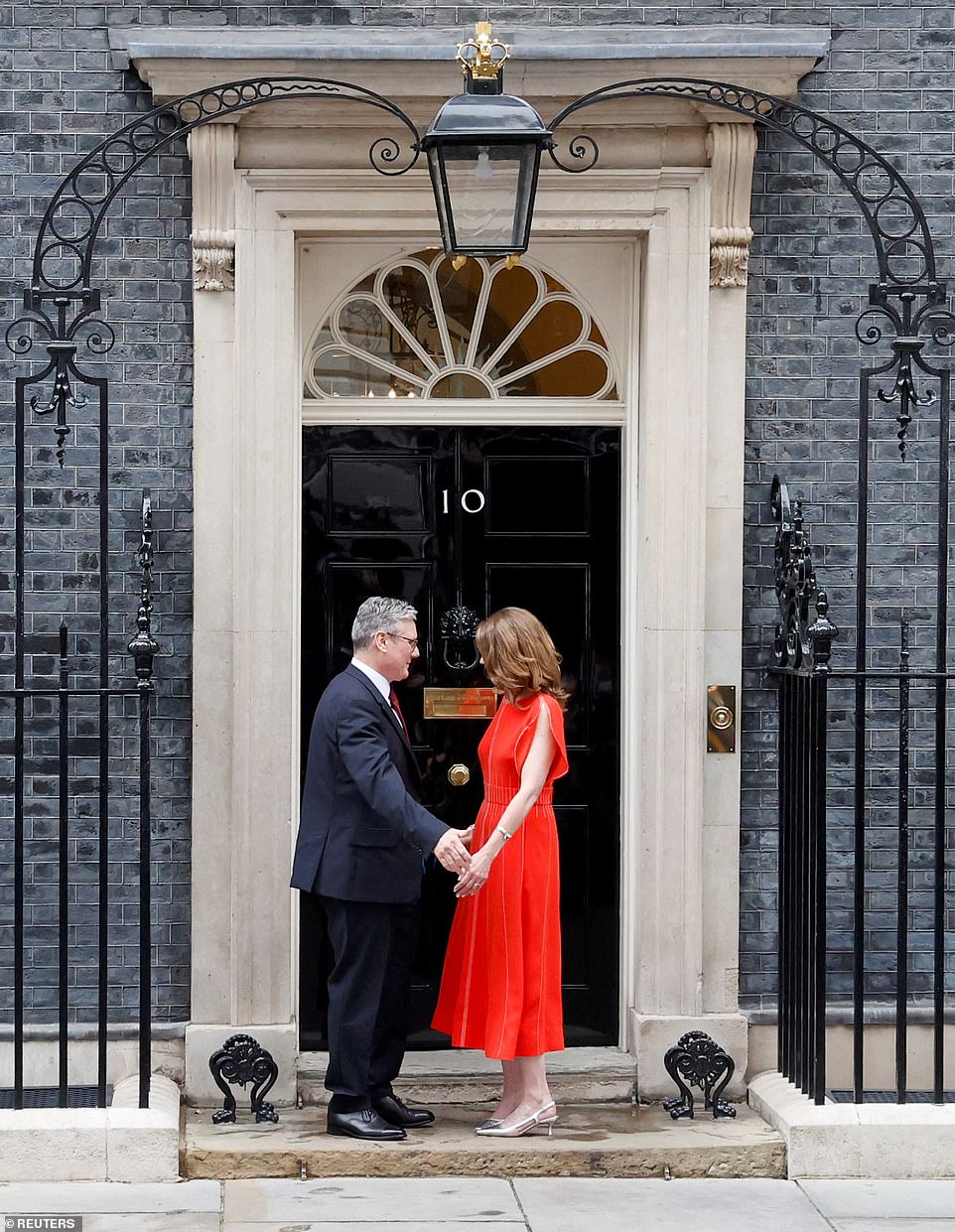 The Starmers embraced as they prepared to enter No10 for the first time this afternoon
