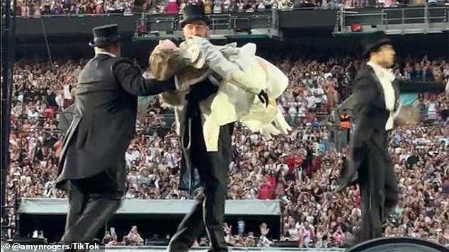 At one point, he even carried his girlfriend across the stage in front of 90,000 adoring fans