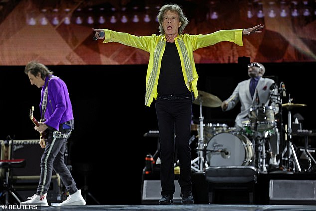 The frontman, 80, proved he hasn't aged a day as he put on a very zesty performance and sported an eye-catching bejewelled yellow jacket