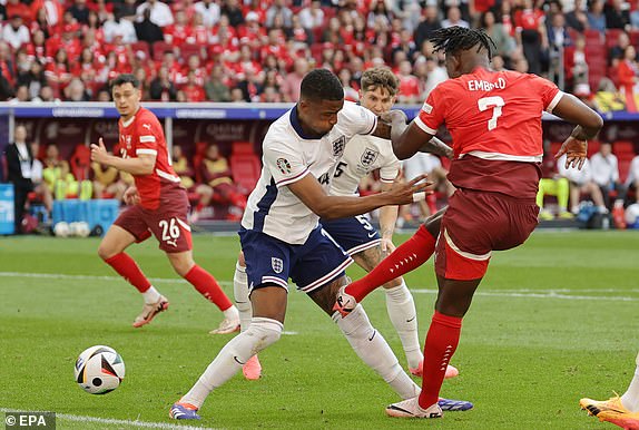 epa11462900 Breel Embolo of Switzerland (R) attempts a shot on goal against Ezri Konsa of England during the UEFA EURO 2024 quarter-finals soccer match between England and Switzerland, in Dusseldorf, Germany, 06 July 2024.  EPA/RONALD WITTEK