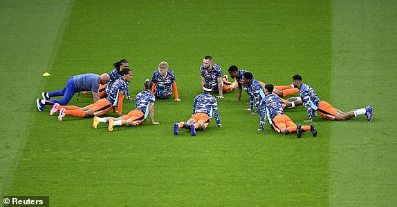 Soccer Football - Euro 2024 - Quarter Final - Netherlands v Turkey - Berlin Olympiastadion, Berlin, Germany - July 6, 2024 Netherlands players during the warm up before the match REUTERS/Fabian Bimmer
