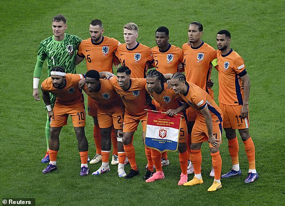 Soccer Football - Euro 2024 - Quarter Final - Netherlands v Turkey - Berlin Olympiastadion, Berlin, Germany - July 6, 2024 Netherlands players pose for a team group photo before the match REUTERS/Fabian Bimmer