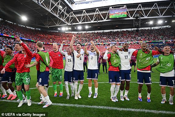 DUSSELDORF, GERMANY - JULY 06: England players acknowledge the fans after victory in the penalty shootout during the UEFA EURO 2024 quarter-final match between England and Switzerland at DÃ¼sseldorf Arena on July 06, 2024 in Dusseldorf, Germany. (Photo by Michael Regan - UEFA/UEFA via Getty Images)