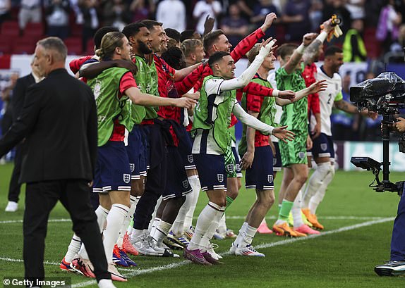 DUSSELDORF, GERMANY - JULY 6: The England team celebrates after winning the penalty shoot-out for the UEFA EURO 2024 quarter-final match between England and Switzerland at DÃ¼sseldorf Arena on July 6, 2024 in Dusseldorf, Germany. (Photo by Qian Jun/MB Media/Getty Images)