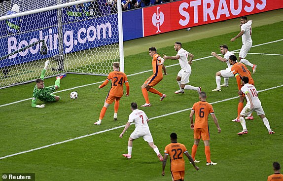 Soccer Football - Euro 2024 - Quarter Final - Netherlands v Turkey - Berlin Olympiastadion, Berlin, Germany - July 6, 2024 Netherlands' Bart Verbruggen in action as he makes a save REUTERS/Fabian Bimmer