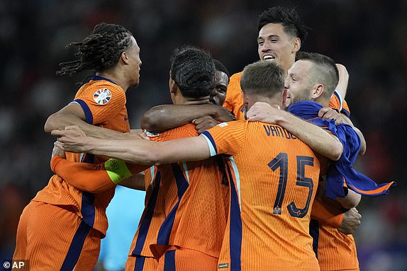 Players of Netherlands celebrate after a quarterfinal match between the Netherlands and Turkey at the Euro 2024 soccer tournament in Berlin, Germany, Saturday, July 6, 2024. (AP Photo/Ariel Schalit)