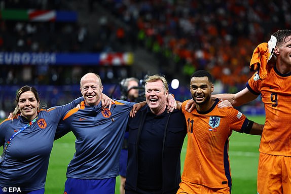 epa11463993 Netherlands head coach Ronald Koeman (C) celebrates with supporters after winning the UEFA EURO 2024 quarter-finals soccer match between Netherlands and Turkey, in Berlin, Germany, 06 July 2024.  EPA/FILIP SINGER