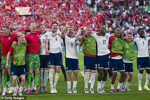 DUSSELDORF, GERMANY - JULY 6: England squad celebrates after winning Switzerland during the UEFA EURO 2024 quarter-final match between England and Switzerland at DÃ¼sseldorf Arena on July 6, 2024 in Dusseldorf, Germany. (Photo by Marcio Machado/Eurasia Sport Images/Getty Images)