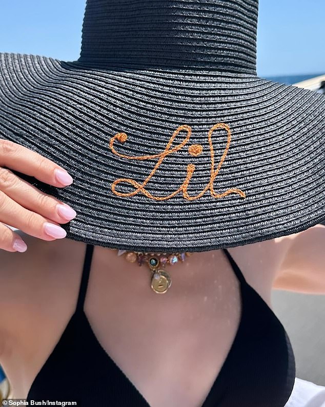 Sophia posed in a black bikini top and matching wide-brimmed sun hat