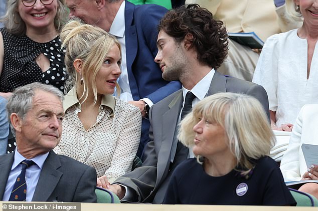 The couple were seen gazing at each other while deep in conversation