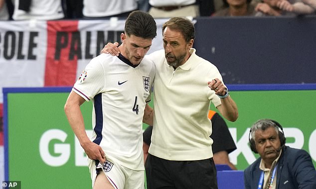 Declan Rice (left) has insisted England players want Southgate to extend his stay in charge