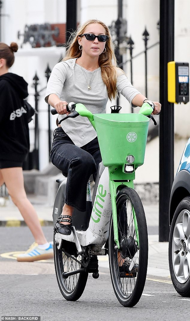 The latest member of the Lime e-bike fan club is Kate Moss's model daughter Lila