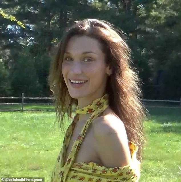 The supermodel would flashed a big smile for the camera in her yellow-patterned dress