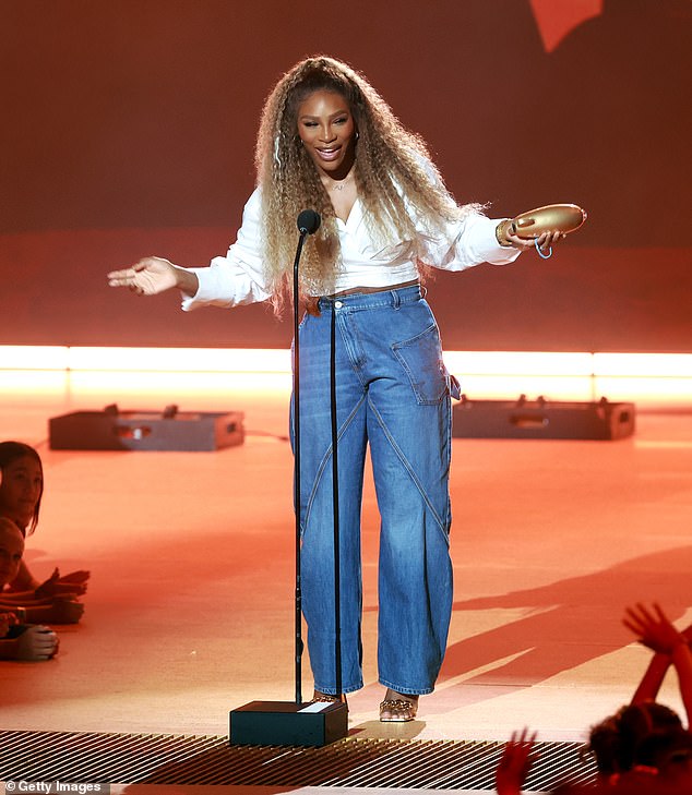 The 23-time Grand Slam winner then took the stage to thank Rowland for presenting and her fans for awarding her with the flower