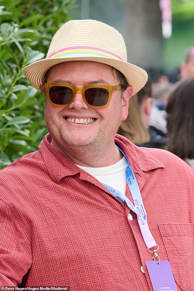 The presenter rocked a red shirt with a pair of jeans and a cool woven hat and sunglasses