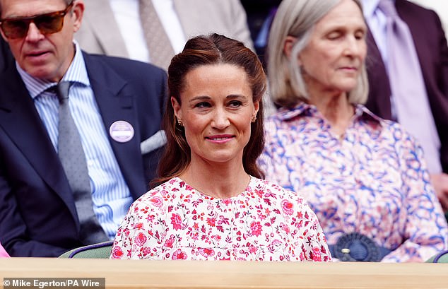 Aunty Pippa looked delighted to be enjoying the tennis too