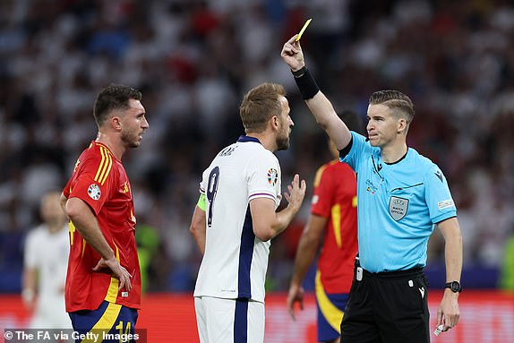 BERLIN, GERMANY - JULY 14: Referee Francois Letexier shows a yellow card to Harry Kane of England during the UEFA EURO 2024 final match between Spain and England at Olympiastadion on July 14, 2024 in Berlin, Germany. (Photo by Eddie Keogh - The FA/The FA via Getty Images)