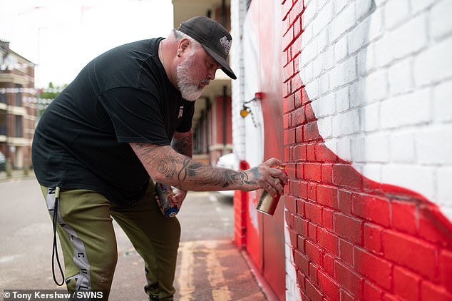 Pictured: Artist Mer Meana who painted the new mural to Eberechi Ezi on the Kirby estate