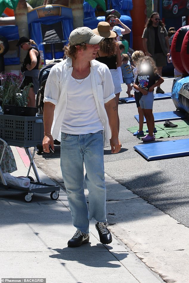 The Shameless alum pulled his daughters in a green wagon to and from the farmer's market where the proud dad watched them enjoying the rides for kids