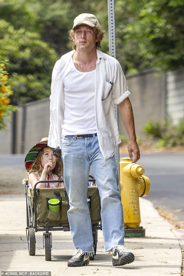 Jeremy Allen White was spotted on Sunday at the Studio City Farmer's Market