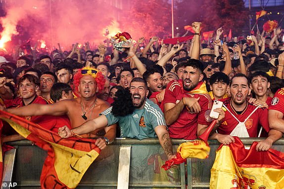 Spain supporters react as Spain's Nico Williams scores the opening goal in Madrid, Spain, July 14, 2024 during the screening of the final match between against England of the Euro 2024 soccer tournament. (AP Photo/Andrea Comas)