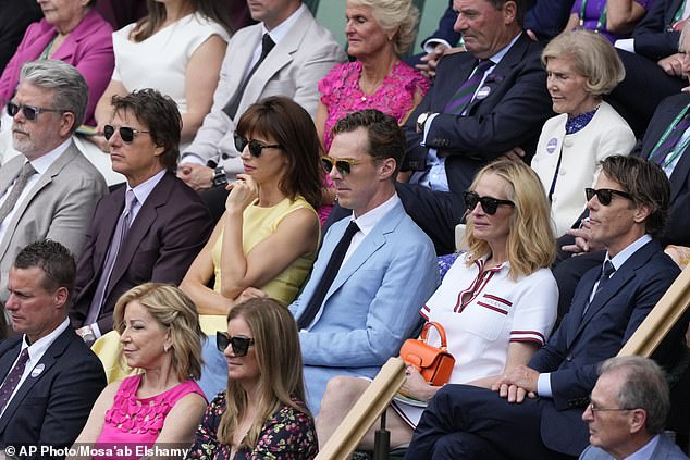 Also seated in the same row as Tom and Cumberbatch were Julia Roberts (2-R) and her husband of 22 years, Daniel Moder (R)