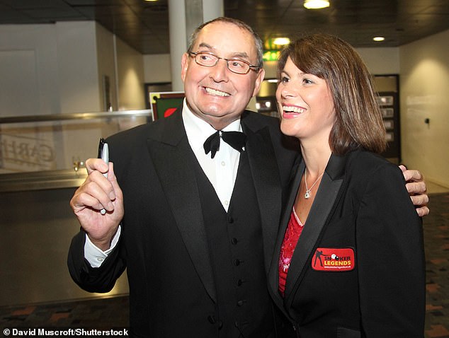 Referee Michaela Tabb poses for a picture with Reardon at a Legends Tour match