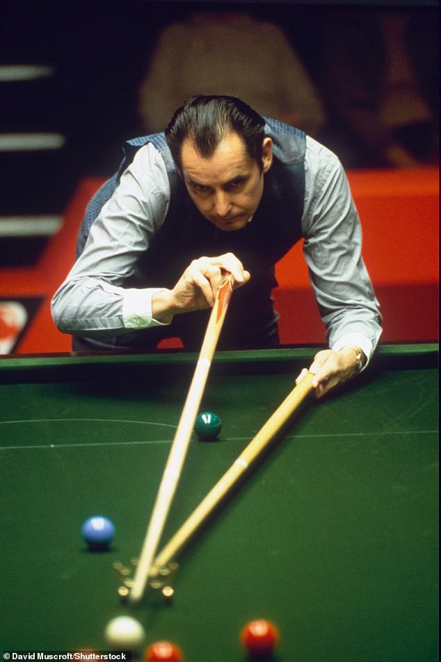 Reardon lines up a shot with the rest during a tournament back in 1982