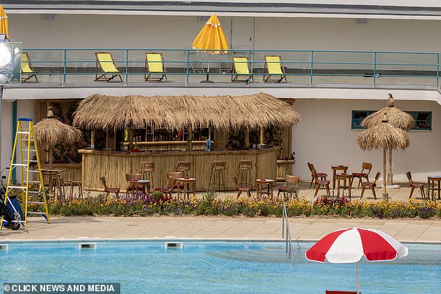 To recreate the atmosphere of the era, the lido had been decked out to look like Butlins, with a Hawaiian style bar being set up, decorate with bamboo and colourful leis