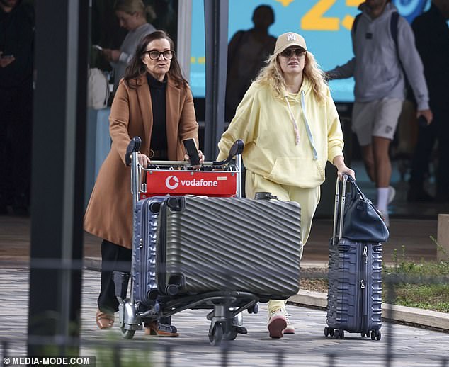 The How To Be Single actress appeared to have on minimal makeup and wore her blonde locks down under her cap