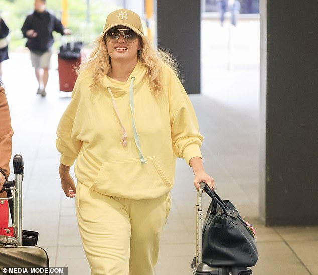 The Aussie star was carrying a black leather Hermes Birkin bag