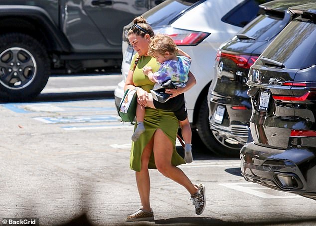 The 33-year-old pregnant reality star, dressed in a black sweatsuit that highlighted her growing baby bump , carried her daughter Ocean, three, as they made their way through a parking lot