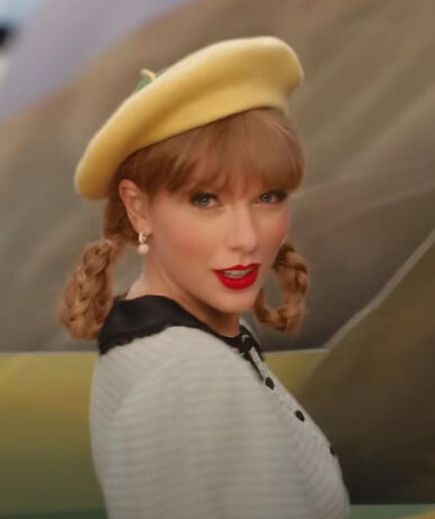 Taylor also donned a very similar hat in the video for her hit song with Brendan Urie Me!