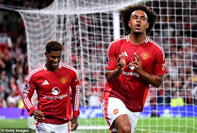 Debutant Joshua Zirkzee scored a late winner to ensure Man United got off to a perfect start