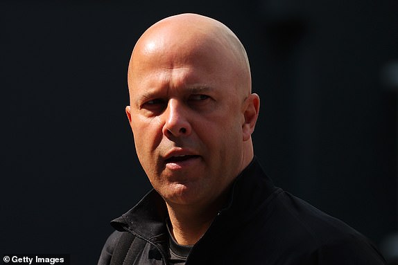 IPSWICH, ENGLAND - AUGUST 17: Arne Slot, Manager of Liverpool FC looks on prior to the Premier League match between Ipswich Town FC and Liverpool FC at Portman Road on August 17, 2024 in Ipswich, England. (Photo by Julian Finney/Getty Images)