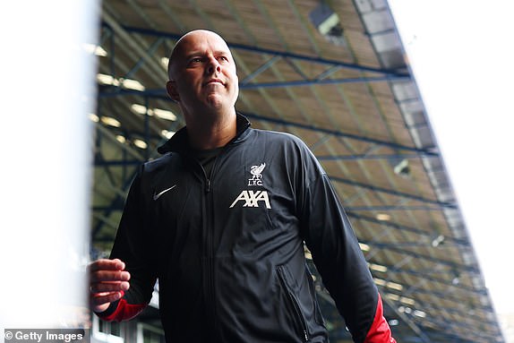 IPSWICH, ENGLAND - AUGUST 17: Arne Slot, Manager of Liverpool FC looks on prior to the Premier League match between Ipswich Town FC and Liverpool FC at Portman Road on August 17, 2024 in Ipswich, England. (Photo by Julian Finney/Getty Images)