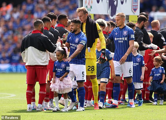 Soccer Football - Premier League - Ipswich Town v Liverpool - Portman Road, Ipswich, Britain - August 17, 2024 Ipswich Town's Sam Morsy shakes hands with Liverpool's Mohamed Salah before the match REUTERS/David Klein EDITORIAL USE ONLY. NO USE WITH UNAUTHORIZED AUDIO, VIDEO, DATA, FIXTURE LISTS, CLUB/LEAGUE LOGOS OR 'LIVE' SERVICES. ONLINE IN-MATCH USE LIMITED TO 120 IMAGES, NO VIDEO EMULATION. NO USE IN BETTING, GAMES OR SINGLE CLUB/LEAGUE/PLAYER PUBLICATIONS. PLEASE CONTACT YOUR ACCOUNT REPRESENTATIVE FOR FURTHER DETAILS..