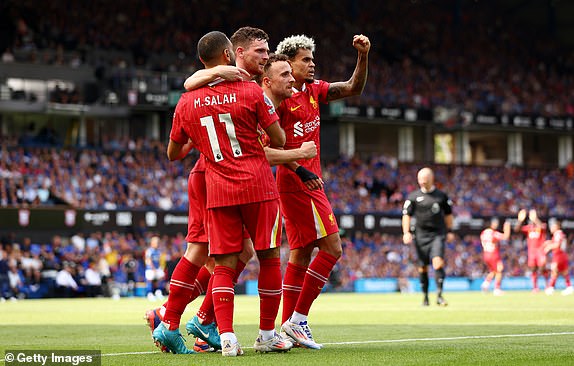 IPSWICH, ENGLAND - AUGUST 17: Diogo Jota of Liverpool (2R) celebrates scoring his team's first goal with teammates Mohamed Salah (L), Andy Robertson and Luis Diaz during the Premier League match between Ipswich Town FC and Liverpool FC at Portman Road on August 17, 2024 in Ipswich, England. (Photo by Marc Atkins/Getty Images)