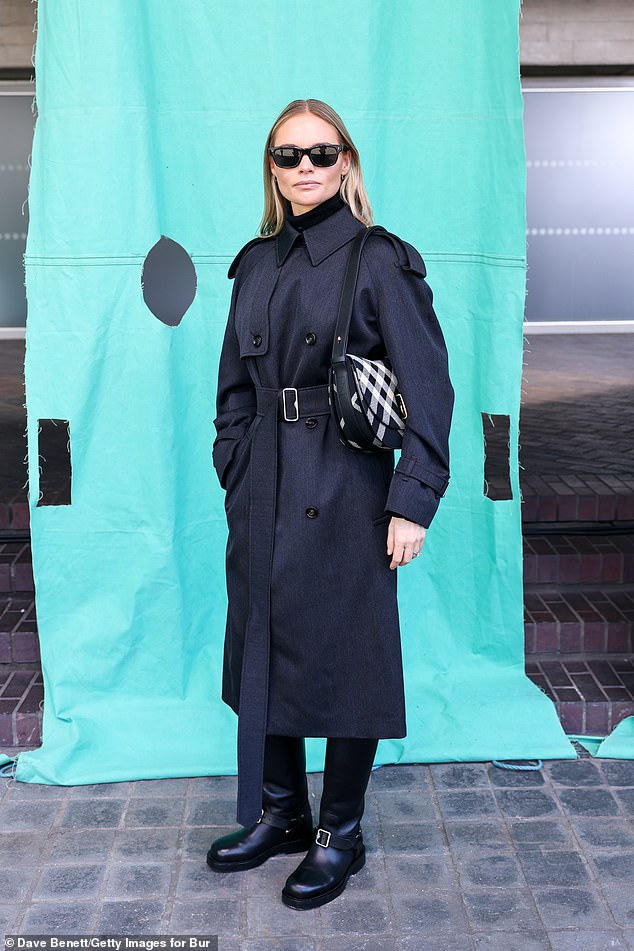 Claire Rose Cliteur chose to wear a very similar look, wearing her navy coat with a plaid handbag and black sunglasses