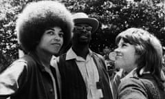 Jane Fonda *21.12.1937- actress, USA with Angela Davis (left) during a demonstration against the war in Vietnam, Campus of the University of Los Angeles, California<br>(GERMANY OUT) Jane Fonda *21.12.1937- actress, USA with Angela Davis (left) during a demonstration against the war in Vietnam, Campus of the University of Los Angeles, California (Photo by ADN-Bildarchiv/ullstein bild via Getty Images)