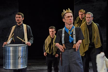 Mat Fraser as the King in Northern Broadsides’ 2017 production of Richard III directed by Barrie Rutter