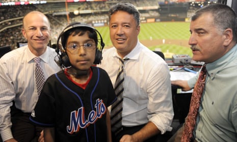 Gary Cohen (left), Ron Darling (center) and Keith Hernandez meet a young fan