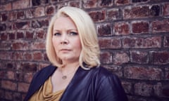 Viv Deering (Joanna Scanlan) in No Offence