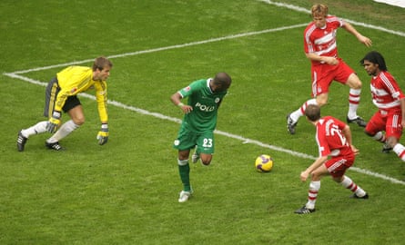 Grafite backheels the final goal of Wolfburg’s 5-1 trouncing of Bayern in April 2009.