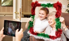 Children and Acer House residents worked together to make Christmas decorations – and take selfies.