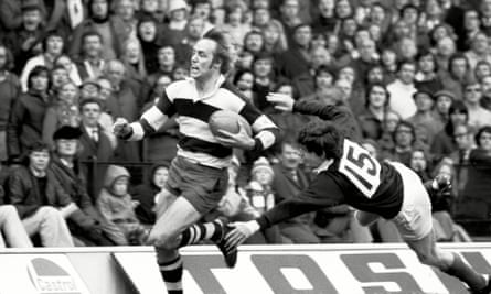 Duckham stretches away for Coventry in the 1973-74 RFU Knockout Cup final, which his side won 26-6 against London Scottish at Twickenham.