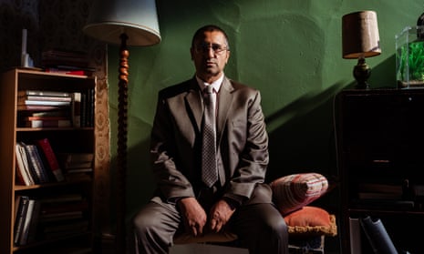 Cliff Curtis as Robert in SBS crime drama Swift Street.