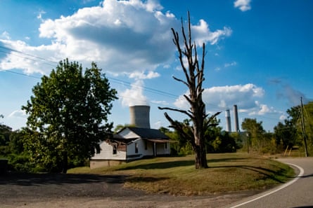 Dozens of residents live within a few hundred yards of Alabama Power’s Miller Plant in West Jefferson, Alabama, the nation’s largest contributor of greenhouse gases.