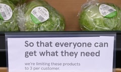 Fresh produce rationing in UK supermarkets<br>epa10485441 Lettuce in the fresh produce aisle of a Tesco supermarket in London, Britain, 23 February 2023. A number of supermarket chains, including Asda, Tescos, Morrison and Aldi, are introducing rationing to limit the amounts customers can buy due to shortages of tomatoes, cucumber and peppers. EPA/NEIL HALL