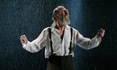 Pete Postlethwaite as King Lear. 